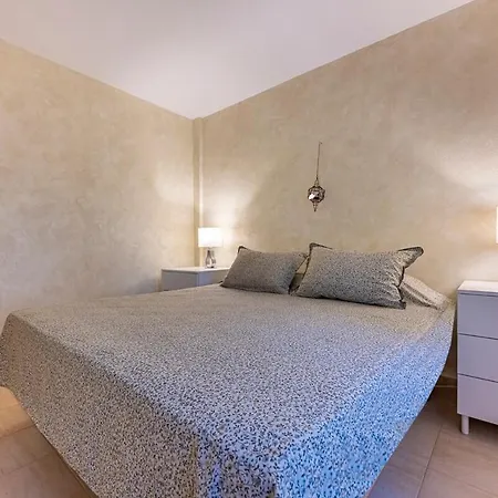 Apartment Quiet Near The Beach, With Pool And Garden *