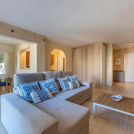 Quiet Near The Beach, With Pool And Garden Apartment