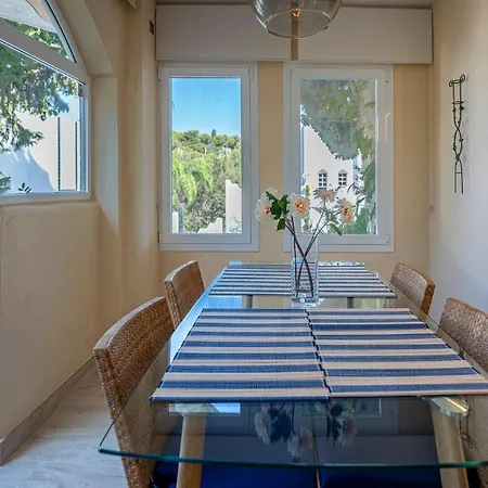 Apartment Quiet Near The Beach, With Pool And Garden *