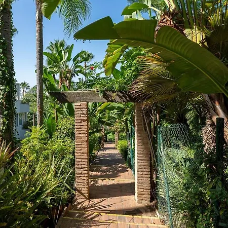 Quiet Near The Beach, With Pool And Garden Apartment